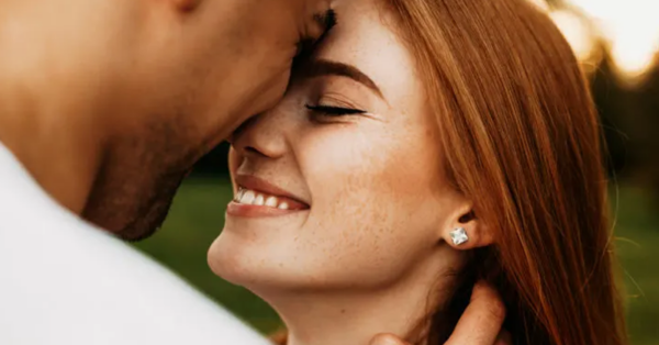 10 Things A Man Shows When He Thinks You’re Hot, And Is Attracted