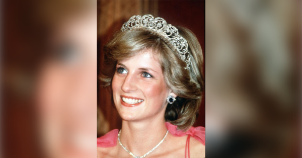 32 very rare photos of Princess Diana