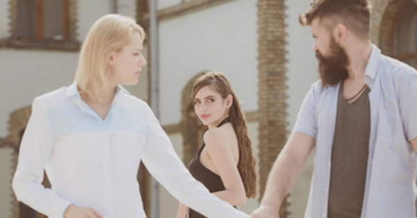 4 things people don’t consider as chєαting but they actually are