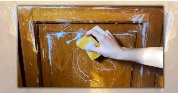 4 tips to remove grease from kitchen cabinets