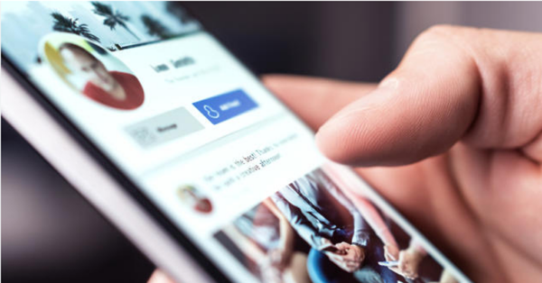 5 Signs Your Ex Is Stalking You on Facebook