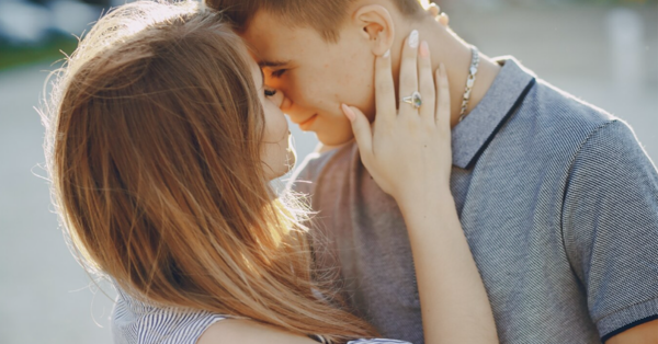6 Signs He’s Just Hiding His True Feelings For You
