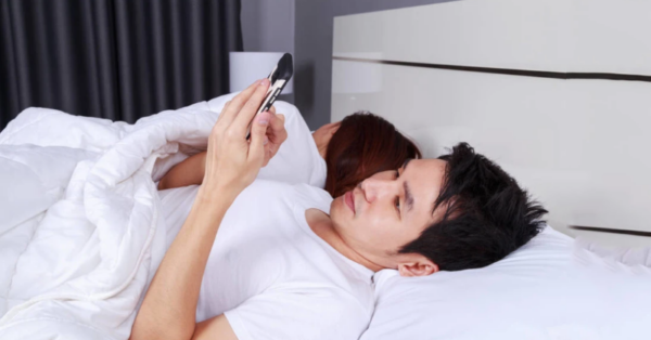 7 signs that your partner is hiding something