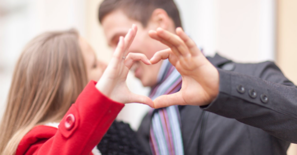 8 behaviors that have the power to captivate a man’s heart.