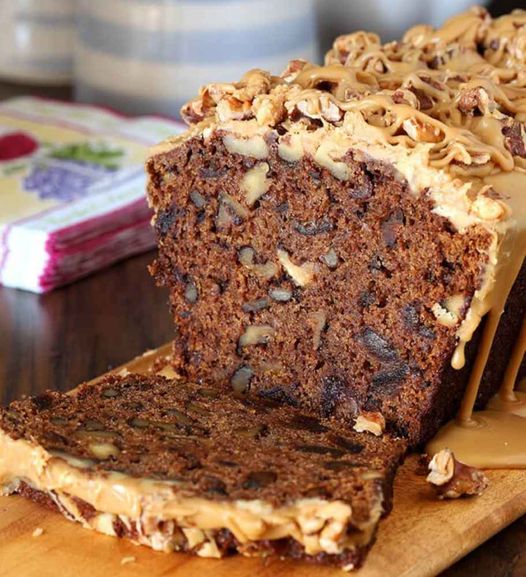 Dattelkaffeekuchen mit Walnüssen und Espressoglasur