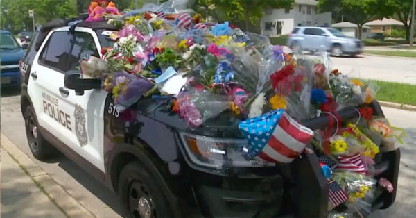 Fallen Cop’s Car Is Covered In Gifts But A Single Note Written On White Paper Leaves Mark On Community