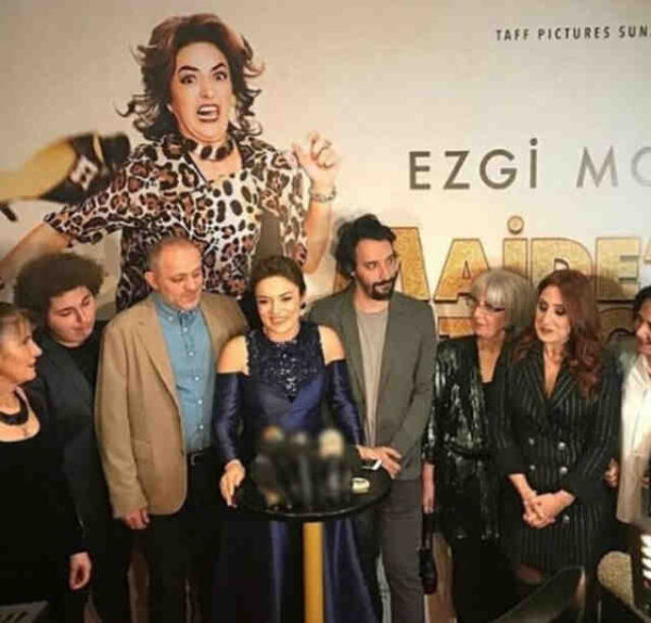 Galada Ezgi Mola’yı yalnız bırakmadılar