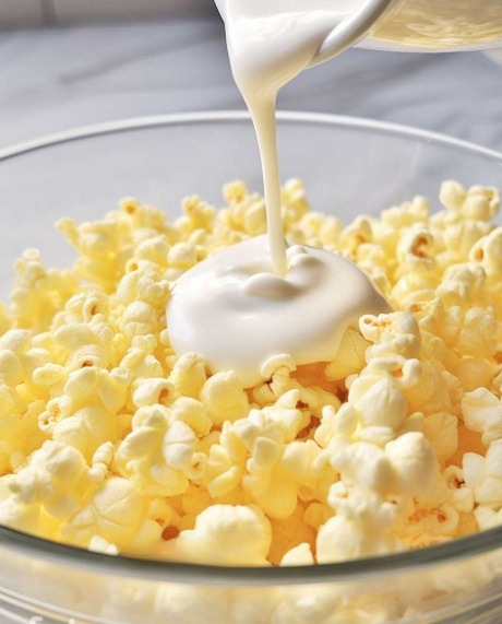 Holy moly, this Christmas munch is the most addicting thing I’ve ever made!