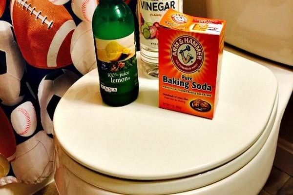 How to Get Rid of Urlne Smell in Toilet