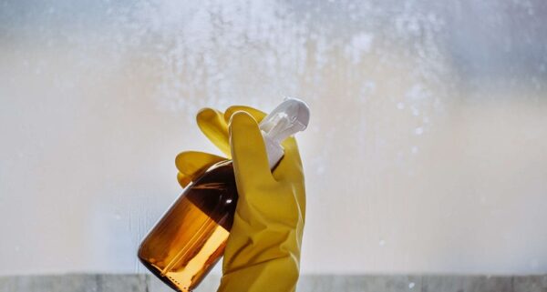 How to clean glass and mirrors spotless