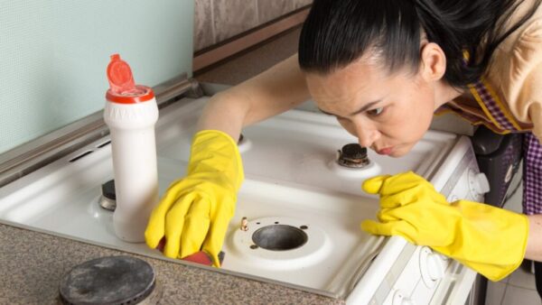 How to make a super effective homemade degreaser to remove grime from the kitchen