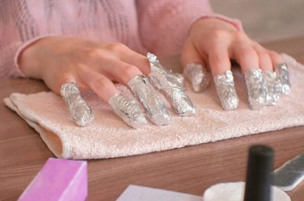 How to remove acrylic nails painlessly and without damaging the natural ones