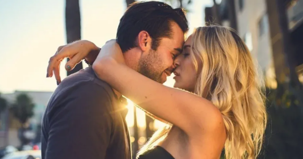 If He’s Really AMan Is Powerfully Attracted To You,  Doing These 10 Things Will Come Naturally
