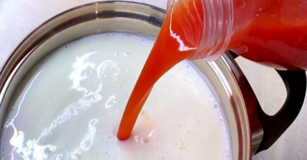 If your family runs out of cheese, pour a tomato into boiling milk and you won’t have to go to store to buy it anymore