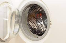 Should the washing machine door remain open? The common mistake that can cost you dearly
