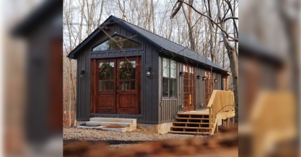 “Simple On The Outside, Magical Inside”: What Does This 450-sq-foot Cabin Look Like From The Outside?
