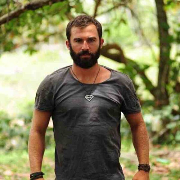 Survivor Turabi kimdir?