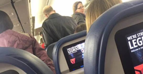 This Mom of Twins Was About to Get Kicked Off a Plane Until A Woman In Front Decides To Step In