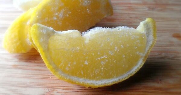 What Happens When We Freeze Lemons? You Are Going To Want To Do It, The Result Is Amazing!
